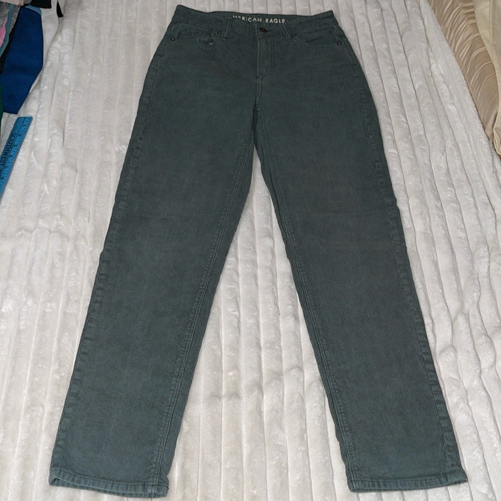 American Eagle Mom Straight Jean Green Corduroy | Size 0